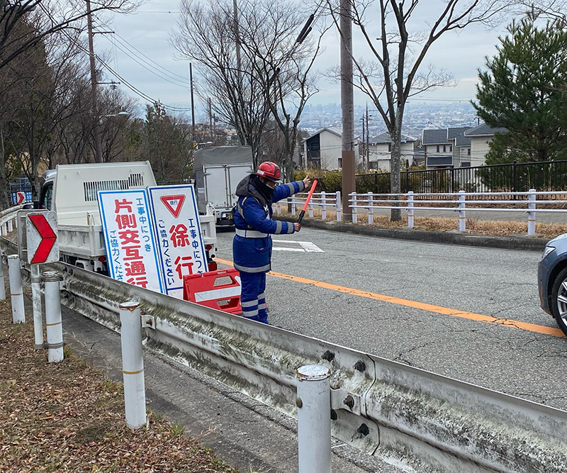 兵庫県宝塚市　工事現場　舗装工事における交通誘導