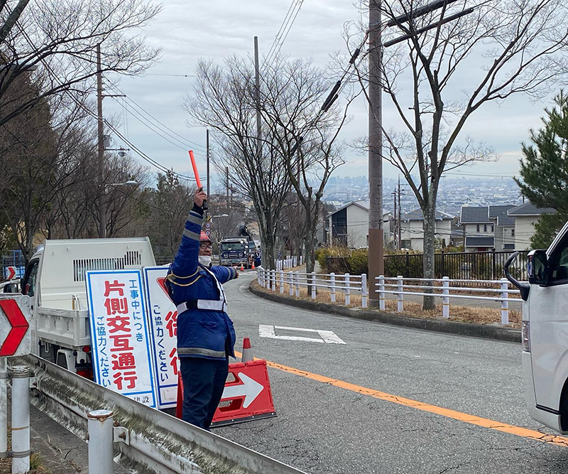 兵庫県宝塚市　工事現場　舗装工事における交通誘導