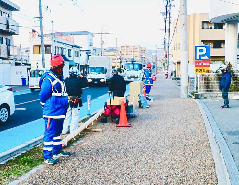 兵庫県宝塚市　工事現場　道路工事における交通誘導