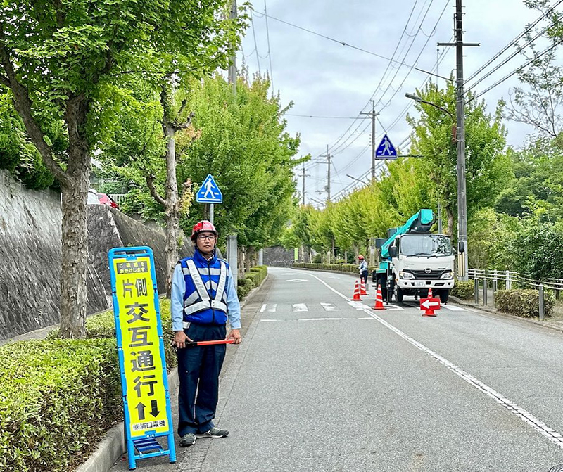 兵庫県三田市　工事現場　路上での工事にともなう片側交互通行、車両の誘導等