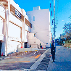 兵庫県芦屋市　交通誘導　いかり芦屋店の店舗駐車場、周辺道路での警備業務