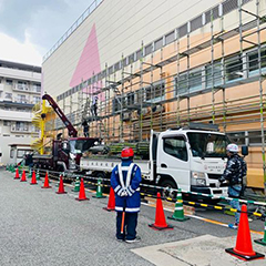 兵庫県神戸市東灘区　本山スポーツセンター　足場工事に伴う歩行者および車両の誘導等